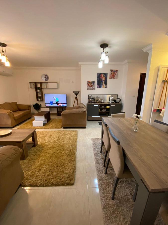 Madinaty Well-Furnished 3- Bedroom Apartment - شقة فندقيه للايجار مدينتي Madinat ash Shuruq Kültér fotó