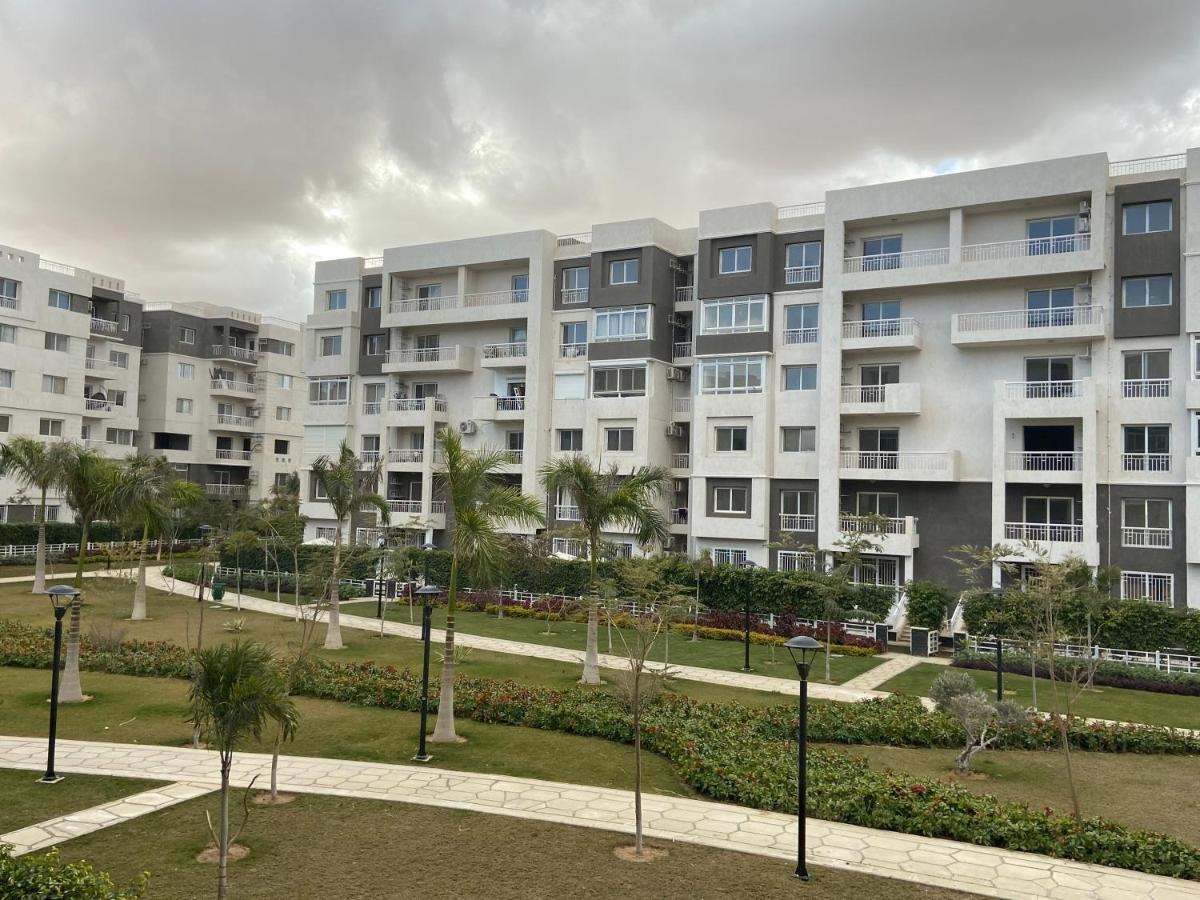 Madinaty Well-Furnished 3- Bedroom Apartment - شقة فندقيه للايجار مدينتي Madinat ash Shuruq Kültér fotó