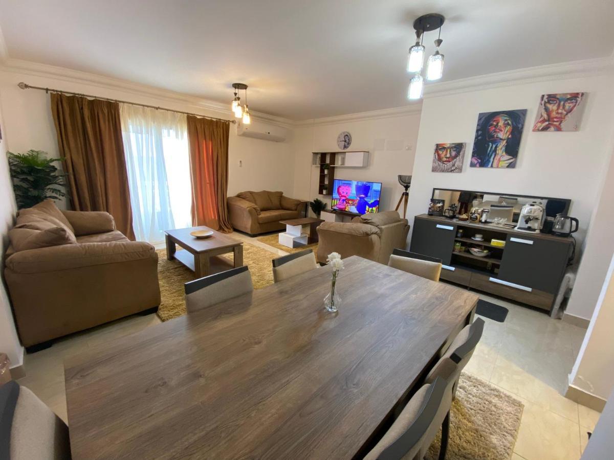 Madinaty Well-Furnished 3- Bedroom Apartment - شقة فندقيه للايجار مدينتي Madinat ash Shuruq Kültér fotó