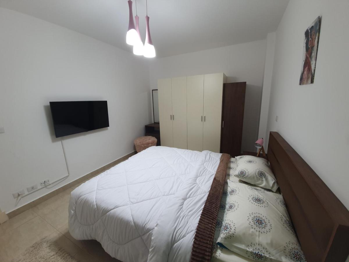 Madinaty Well-Furnished 3- Bedroom Apartment - شقة فندقيه للايجار مدينتي Madinat ash Shuruq Kültér fotó